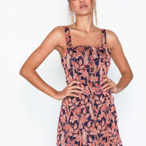 Offshoulder Flounce